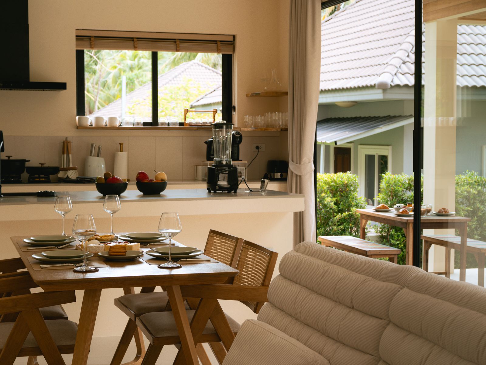 Kitchen & Dining