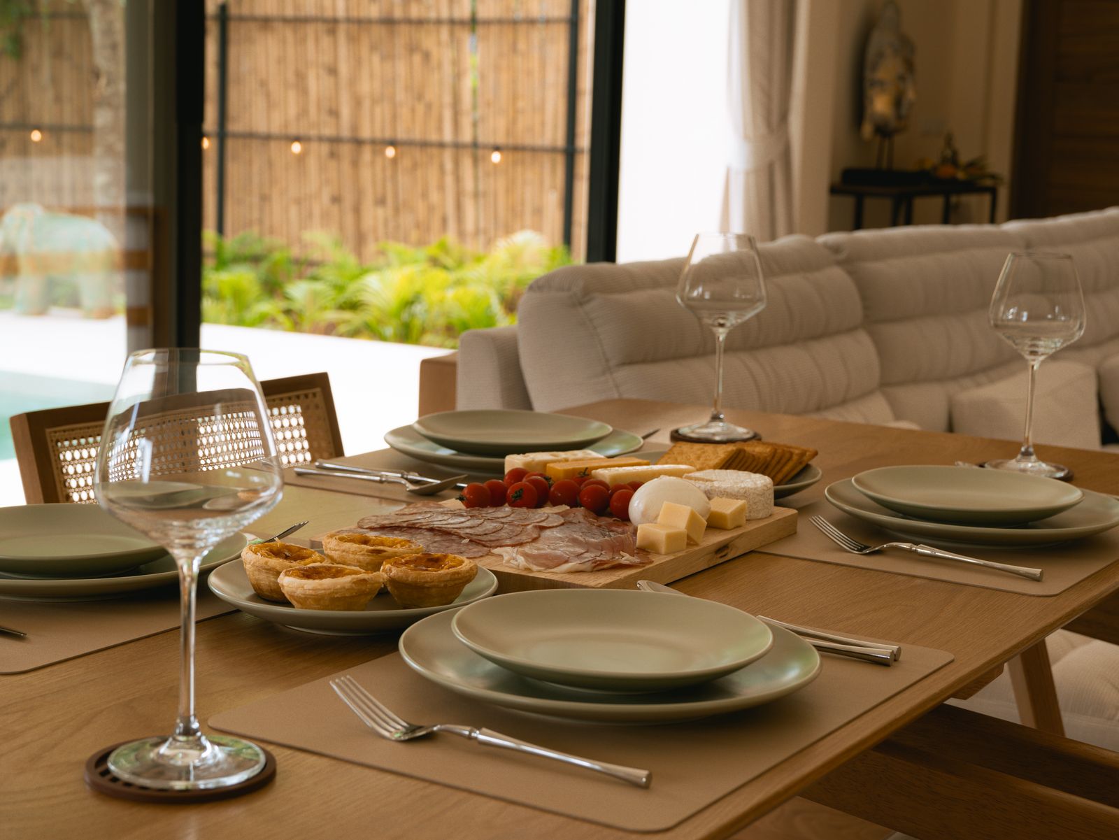 Kitchen & Dining