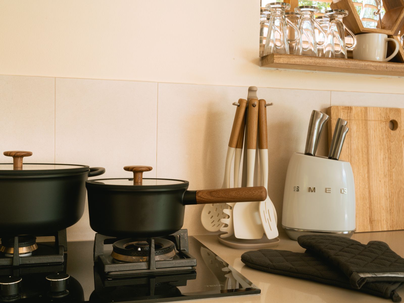 Kitchen & Dining