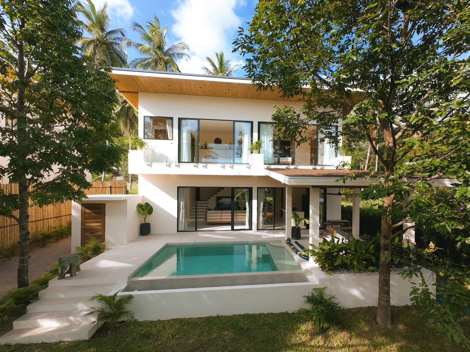 The villa from the garden, pool in front